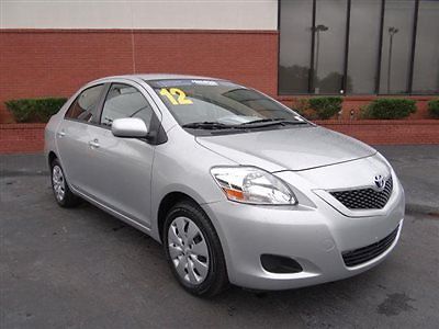 Toyota yaris 2012 toyota yaris low miles automatic gasoline 1.5l 4 cyl silver mi