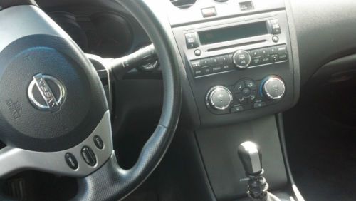 2007 Nissan Altima, 6-speed manual, good condition, garage kept, 1 owner -maroon, image 3