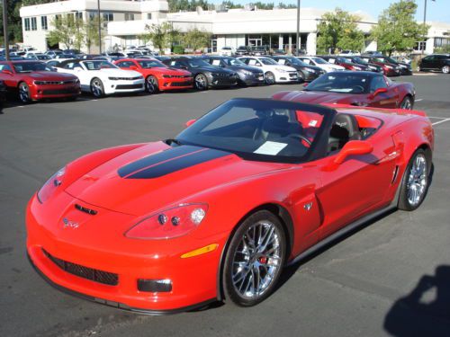 Rare! 3k miles 2013 chevy corvette 427 conv nav carbon fiber red &amp; black manual!