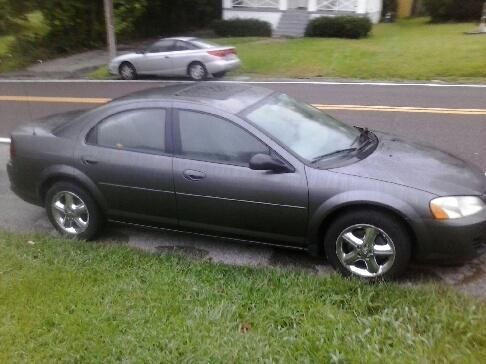 Like new 2004 dodge stratus all power 4 door gray