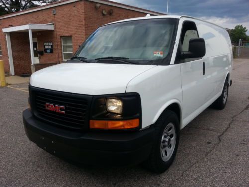 2009 gmc savana 1500 base standard cargo van 4-door 5.3l