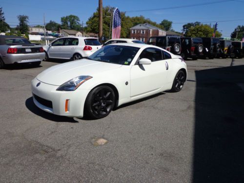 2005 nissan 350z track coupe 2-door 3.5l