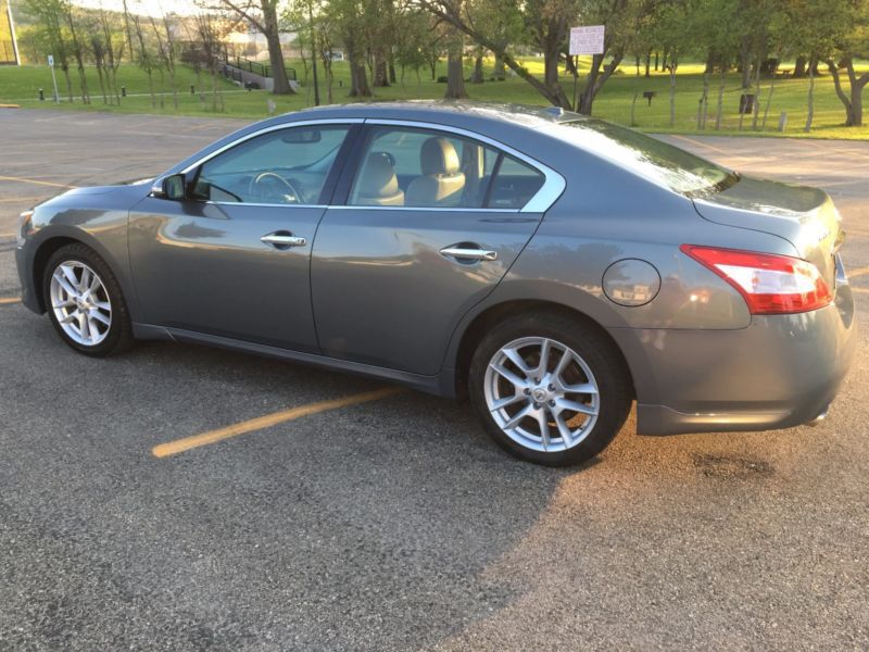 2010 nissan maxima sv