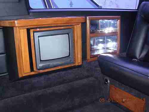 1997 Lincoln Town Car 60 INCH STRETCH Limousine 4-Door TRIPLE BLACK & LEATHER, image 2