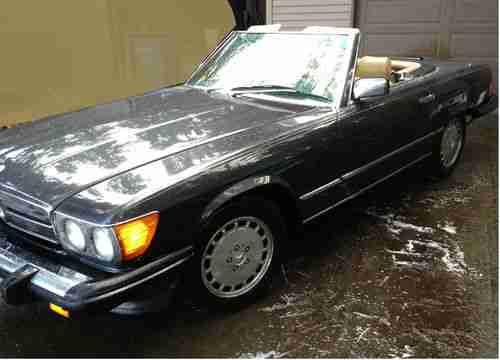 1988 Mercedes Benz SL-560 Roadster, 2 tops.  Black pearl & Palomino, US $16,000.00, image 2