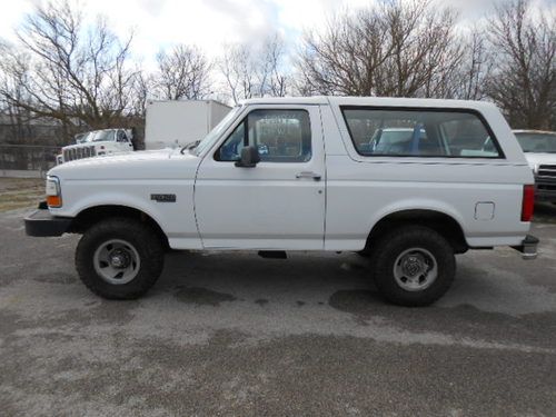 1996 ford bronco xl sport utility 2-door 5.8l  v8 gasoline / 4x4 / kw9926