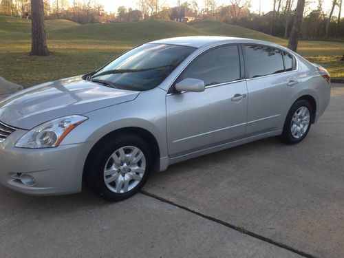 2012 nissan altima s sedan 4-door 2.5l clean car 18k miles no reserve