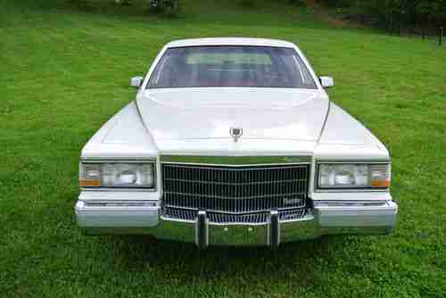 1990 Cadillac Fleetwood Braougham, 54,000 miles, Sharp Car, image 2