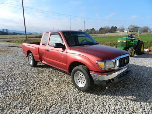 2001 toyota tacoma sr5 xtra cab    ***low reserve***