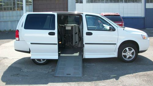 2008 chevrolet uplander braun entervan wheelchair van lowered floor &amp; jump seat