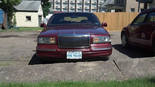 1996 lincoln town car signature sedan 4-door 4.6l