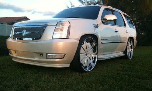 2007 cadillac escalade on 28's (custom) with low miles