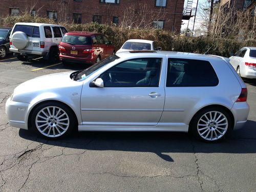 2004 volkswagen r32 , mint !!!  lowest miles