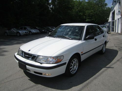 2000 saab 9-3 se hatchback 4-door 2.0t only 18k low miles excellent condition