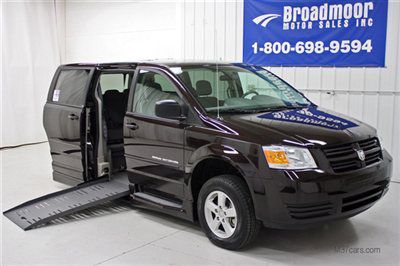 Handicap wheel chair auto kneel wheelchair accessible van 3k miles tie downs