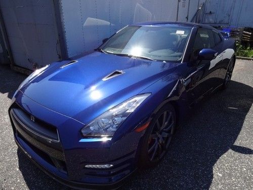 2014 nissan gt-r premium gtr blue on black ships everywhere!