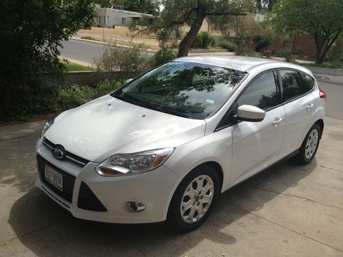 2012 ford focus se hatchback 4-door 2.0l