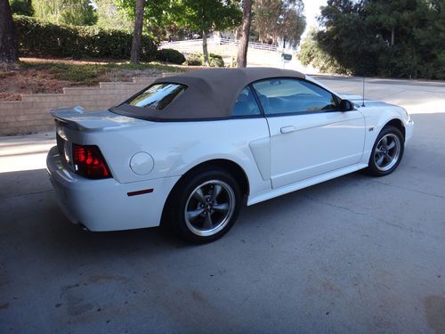 2001 ford mustang gt convertible 2-door 4.6l