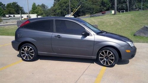 2007 ford focus se hatchback 3-door 2.0l