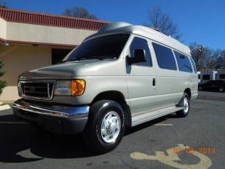 Very nice 2006 model handicap accessible van!