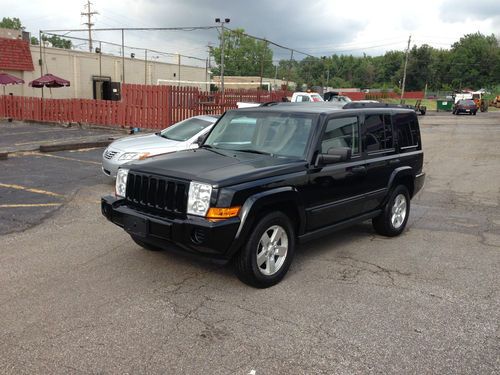 Beautiful 2006 jeep commander 4x4 black 87k miles 3.7 v6 needs nothing must sell