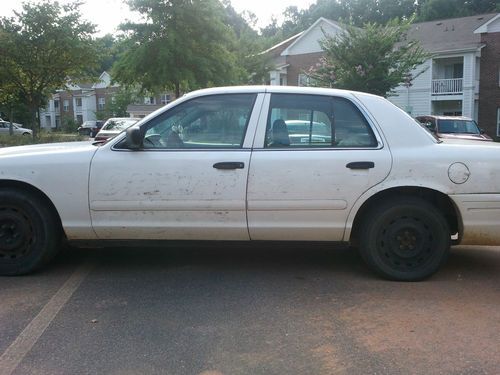 2005 ford crown victoria base sedan 4-door 4.6l