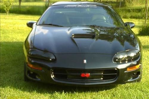 02 chevy sports car v-8 auto 66k miles