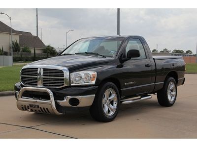 2008 dodge ram 1500 tonneau cover,chromes wheels,low miles