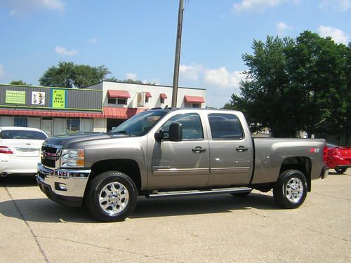 5,500 miles!!! 2013 chevy silverado  lt hd2500 crew cab -duramax-4wd