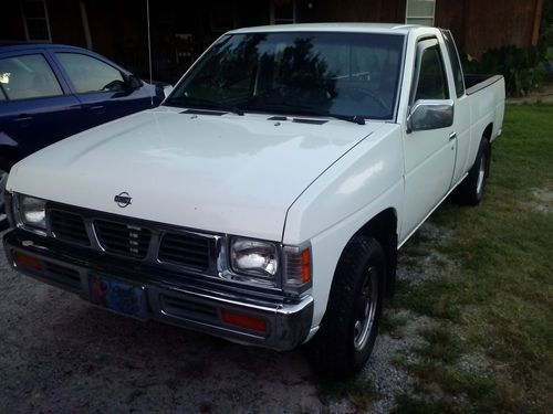 1995 nissan pickup xe extended cab pickup 2.4l low miles!! super clean!!