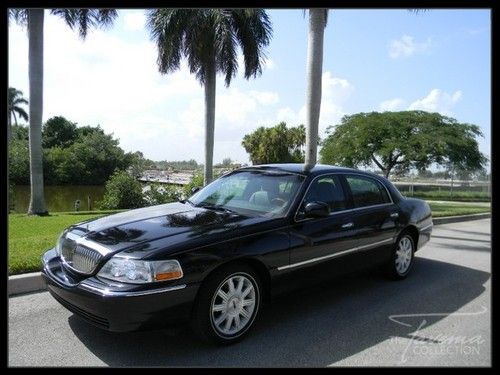 06 towncar signature limited! black on black, 6 cd changer, leather clean carfax