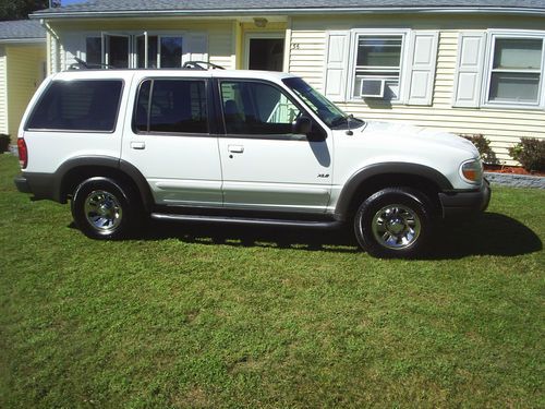 2000 ford explorer xls sport utility 4-door 4.0l