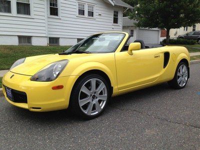 Toyota mr2 spyder manual convertible 1.8l yellow sports car