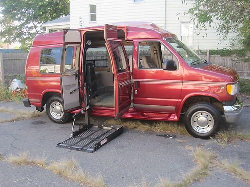 2002 e-250 wheelchair van wireless remote lift only 76,000 miles lowered floor