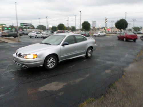 2004 pontiac grand am se sedan 4-door 2.2l