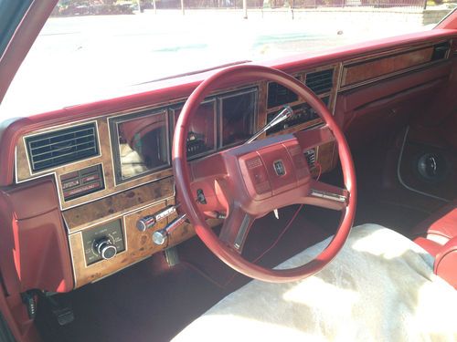 1986 Lincoln Town Car Signature Sedan 4-Door 5.0L, US $3,199.00, image 2