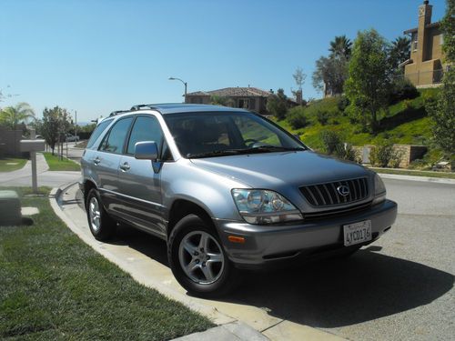 One owner 2002 lexus rx300 suv low miles full power books and records must see