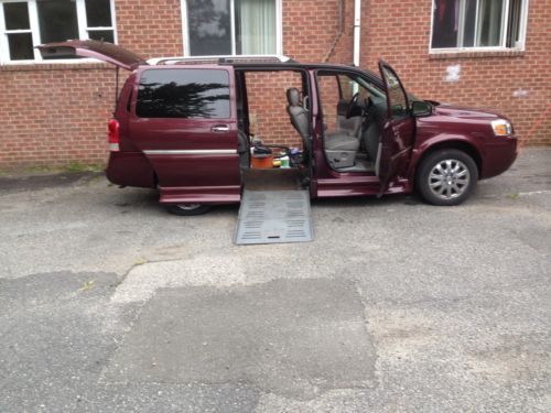 Van wheelchair handicap buick terraza 2006 leather dvd player braun power ramp