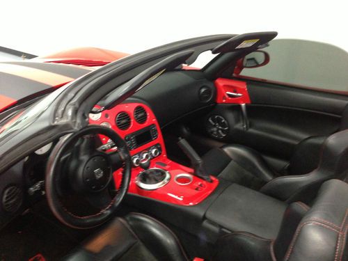 2004 dodge viper srt-10 convertible 2-door 8.3l