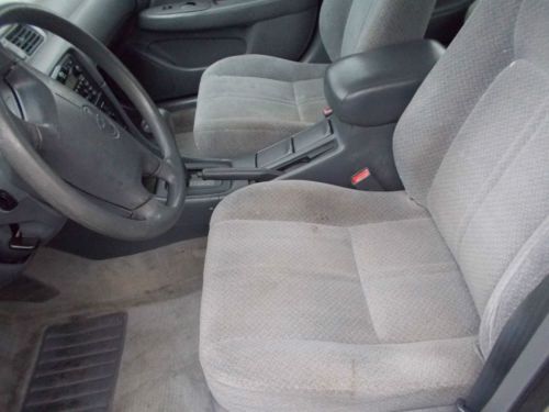 2001 Toyota Camry, NO RESERVE, image 3
