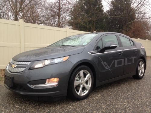 2011 chevrolet volt base hatchback 4-door 1.4l