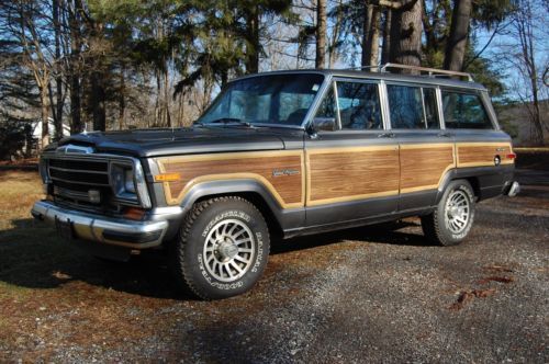 No reserve..1989 jeep grand wagoneer. woodsides, 4 wheel drive, runs great, leat