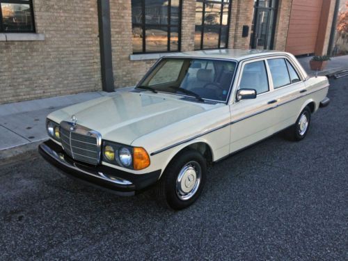 1981 mercedes benz 300d 1 owner car. amazing documentation! dealer serviced