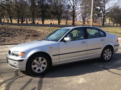 2002 bmw 325 xi *all wheel drive * low miles *super clean * no reserve