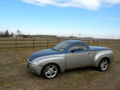 2004 chevrolet ssr base convertible 2-door 5.3l