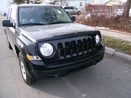 2012 patriot sport  4wd 19k miles, like new