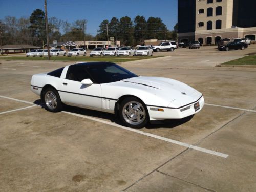 1990 chevrolet corvette base hatchback 2-door 5.7l