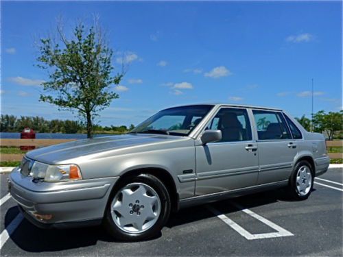 95 volvo 960! 1-owner! full service records! heated seats! 96k miles! near mint!