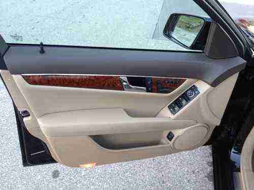 Mercedes-Benz C 300 No Reserve 35k Miles Runs and drives like new NR Black, image 8