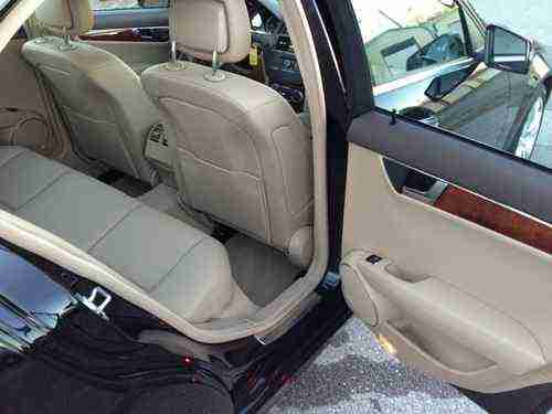Mercedes-Benz C 300 No Reserve 35k Miles Runs and drives like new NR Black, image 13